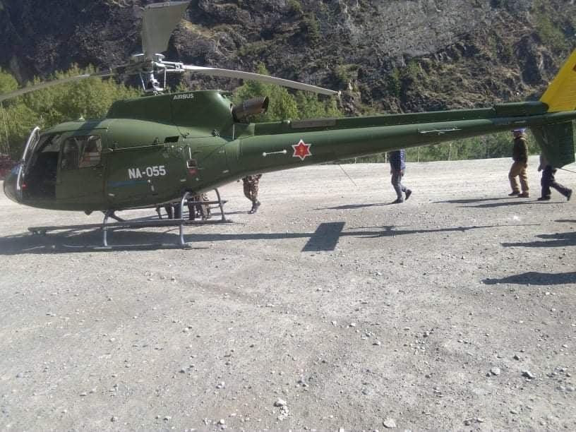 मनाङमा सेनाको हेलिकप्टरबाट मतपेटिका ल्याइयो