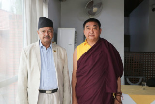 लुम्बिनीका मुख्यमन्त्री चौधरी र उपाध्यक्ष डा. लामाबीच भेटवार्ता